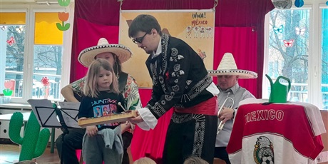 Powiększ grafikę: audycja-muzyczna-la-cucaracha-685035.jpg