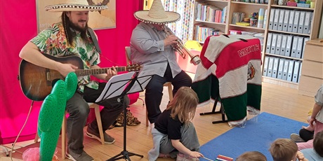 Powiększ grafikę: audycja-muzyczna-la-cucaracha-685036.jpg