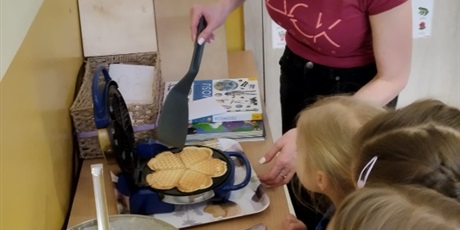 Powiększ grafikę: dzien-gofra-685045.jpg