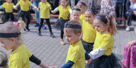 Powiększ grafikę: festyn-rodzinny-misiowe-urodziny-60-lat-razem-634894.jpg