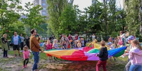 Powiększ grafikę: festyn-rodzinny-misiowe-urodziny-60-lat-razem-634910.jpg