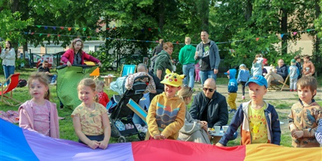 Powiększ grafikę: festyn-rodzinny-misiowe-urodziny-60-lat-razem-634913.jpg