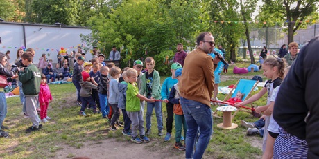 Powiększ grafikę: festyn-rodzinny-misiowe-urodziny-60-lat-razem-634920.jpg
