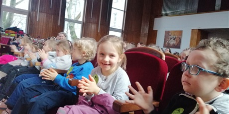 Powiększ grafikę: grupa-niebieska-na-koncercie-swiateczna-misja-w-szkole-muzycznej-670608.jpg