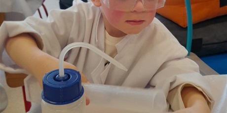 Warsztaty ,,Suchy lód i magiczna chmurka"