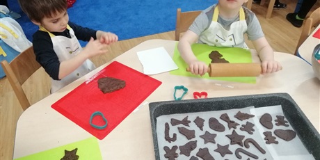 Powiększ grafikę: zajecia-kulinarne-pieczenie-i-dekorowanie-pierniczkow-666904.jpg