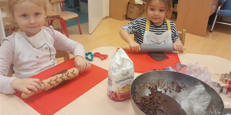 Powiększ grafikę: zajecia-kulinarne-pieczenie-i-dekorowanie-pierniczkow-666907.jpg