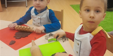 Powiększ grafikę: zajecia-kulinarne-pieczenie-i-dekorowanie-pierniczkow-666908.jpg