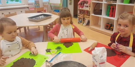 Powiększ grafikę: zajecia-kulinarne-pieczenie-i-dekorowanie-pierniczkow-666910.jpg