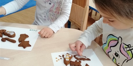 Powiększ grafikę: zajecia-kulinarne-pieczenie-i-dekorowanie-pierniczkow-666912.jpg