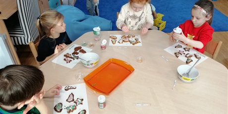 Powiększ grafikę: zajecia-kulinarne-pieczenie-i-dekorowanie-pierniczkow-666914.jpg