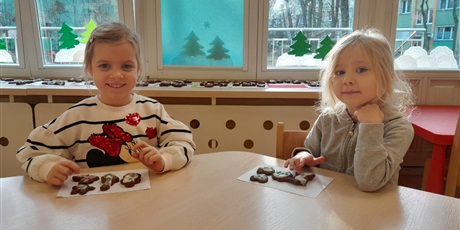 Powiększ grafikę: zajecia-kulinarne-pieczenie-i-dekorowanie-pierniczkow-666915.jpg